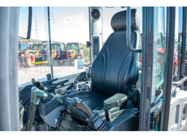 Midiexcavator SUNWARD 60 uf DISPONIBIL PENTRU INCHIRIERE de vanzare